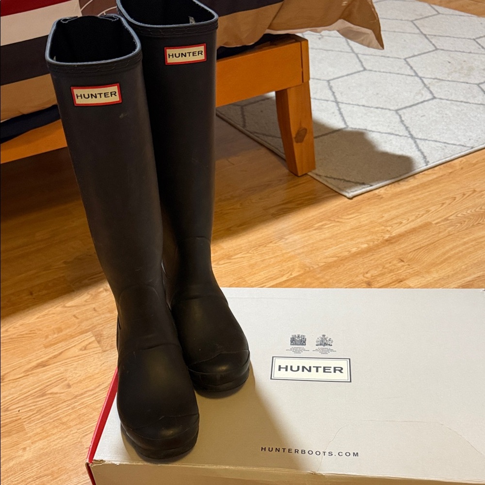 Hunter Black Tall Gloss Rain Boots with Red Logo